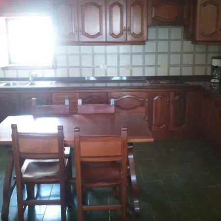 Вилла Sleeps 8 Wifi