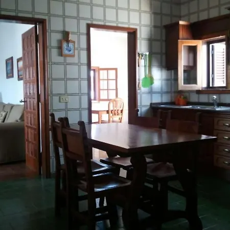 Sleeps 8 Wifi Вилла